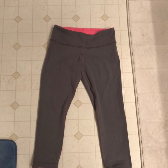 Gray/Pink lululemon reversible crops. Like new! - Picture 3 of 4